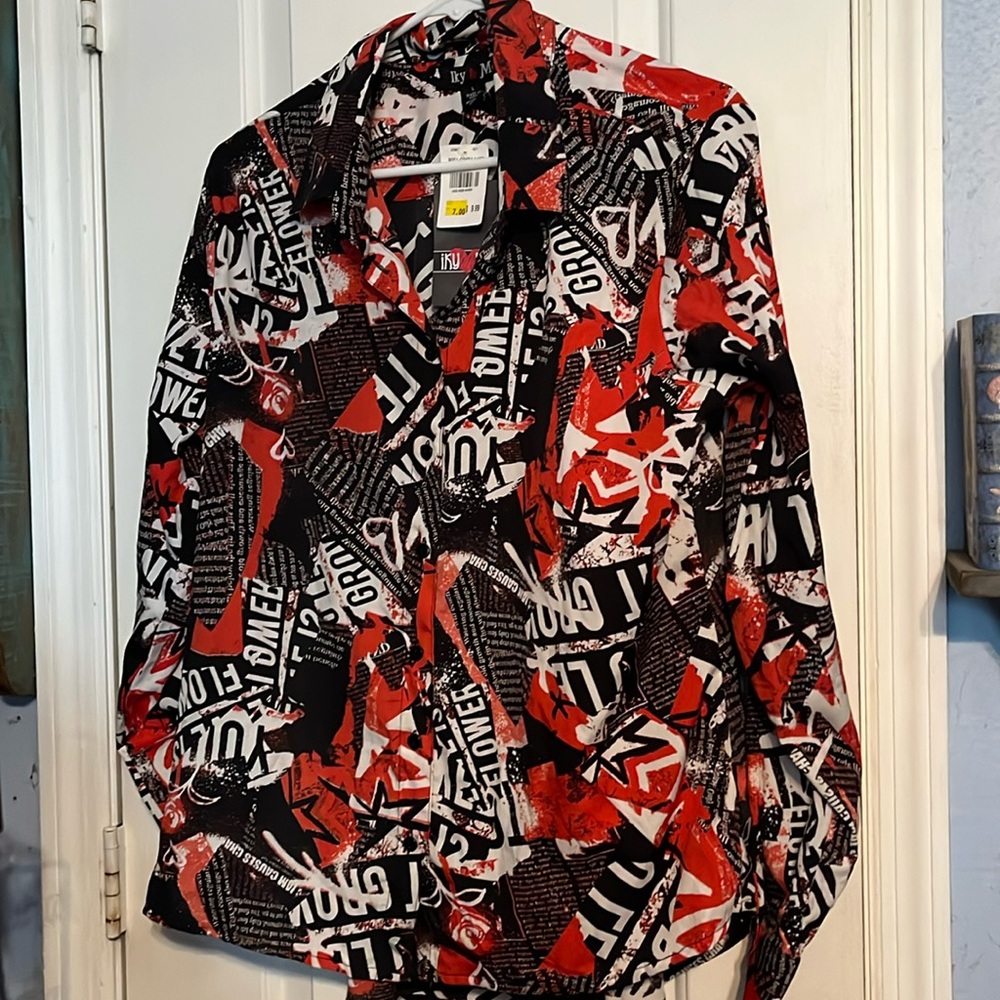 Iky & Me size Large graffiti style blouse. NWT